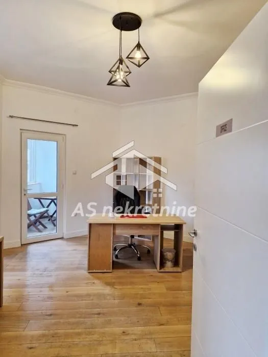 Izdavanje, poslovni prostor, 72m², Kalenić Pijaca, Vračar Sve Podlokacije