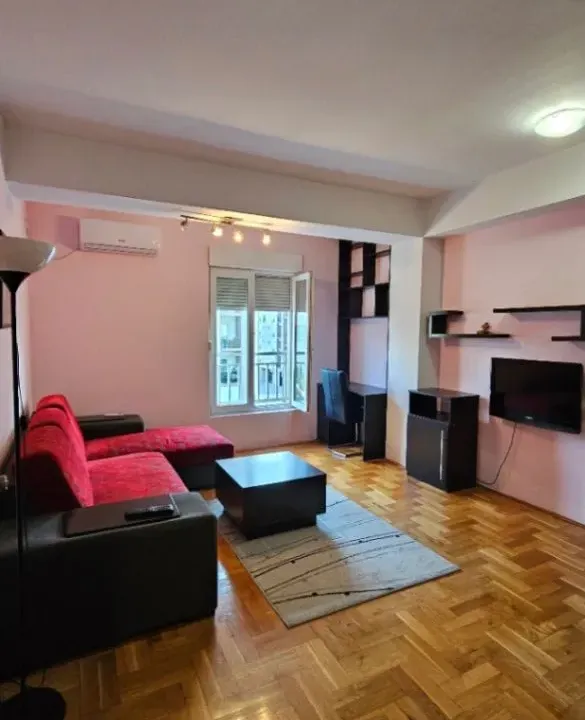 Izdavanje, jednosoban stan, 45m², Blok 9, Podgorica