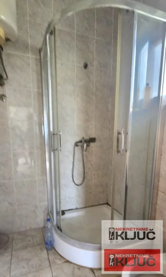 Izdavanje, poslovni prostor, 60m², Futog, Novi Sad Sve Podlokacije