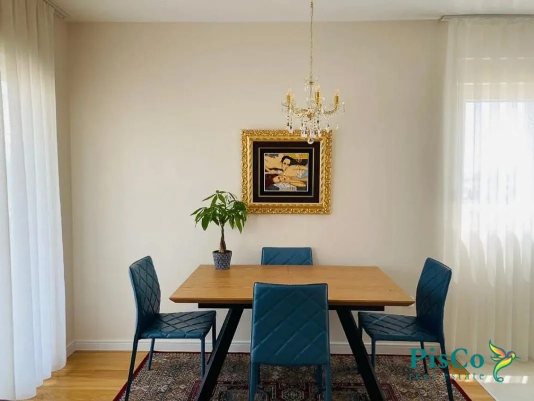 Izdavanje, trosoban stan, 95m², Central Point, Podgorica