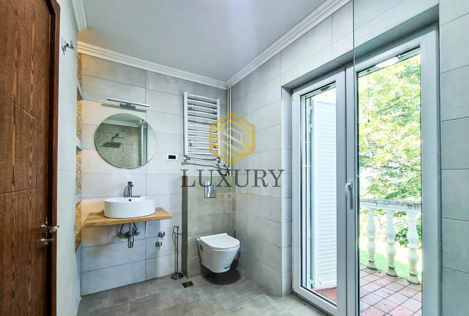 Rent, house, 270m², Mareza, Podgorica