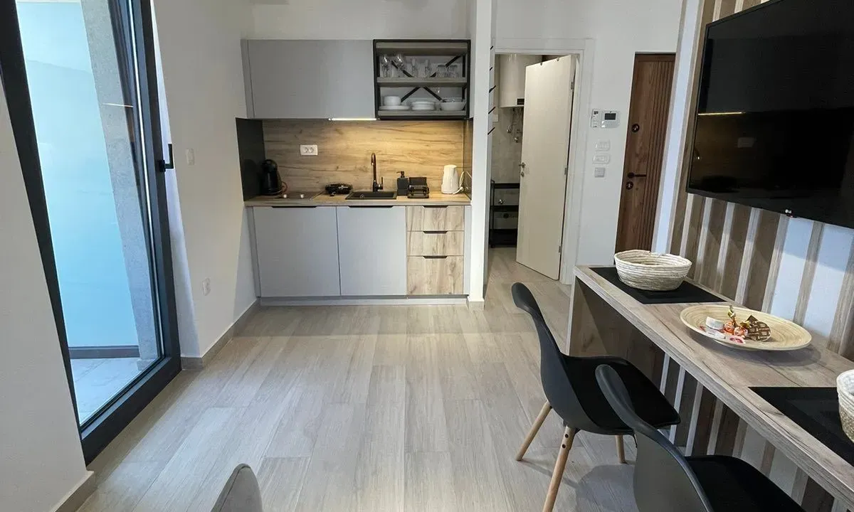 Izdavanje, garsonjera, 30m², Budva, Crna Gora
