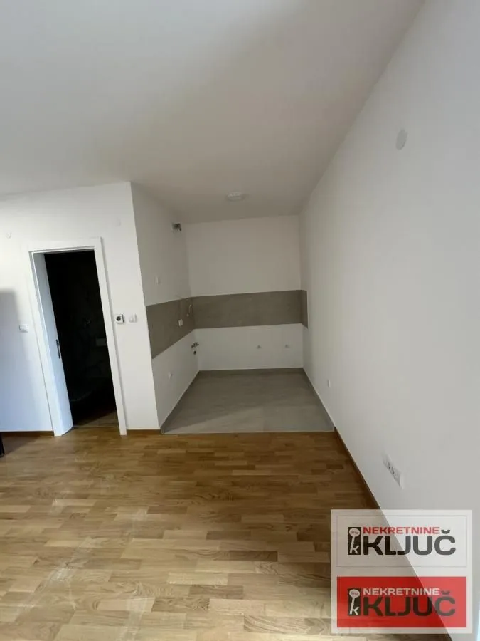 Prodaja, garsonjera, 29m², Bulevar patrijarha Pavla, Novi Sad Sve Podlokacije