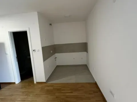 Prodaja, garsonjera, 29m², Bulevar patrijarha Pavla, Novi Sad Sve Podlokacije - image 5