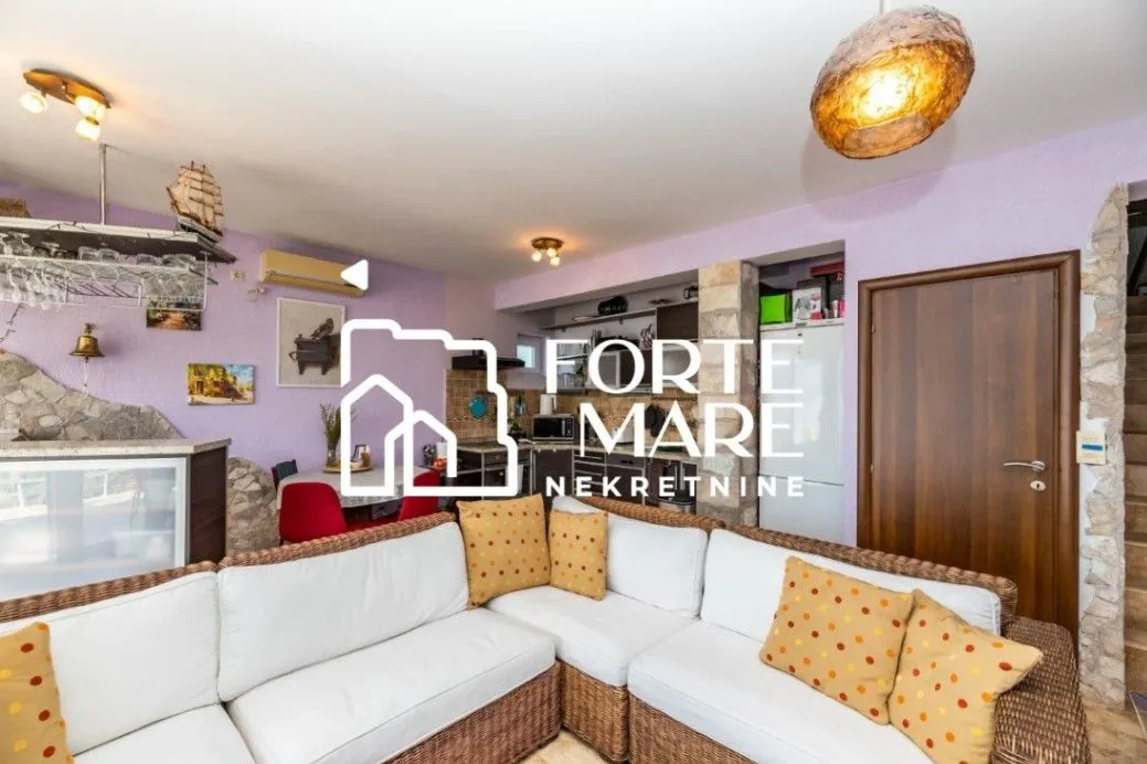 Prodaja, stan, 78m², Njivice, Herceg Novi