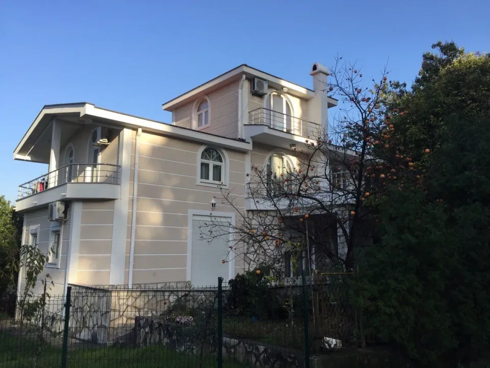 Rent, house, 450m², Zagorič, Podgorica