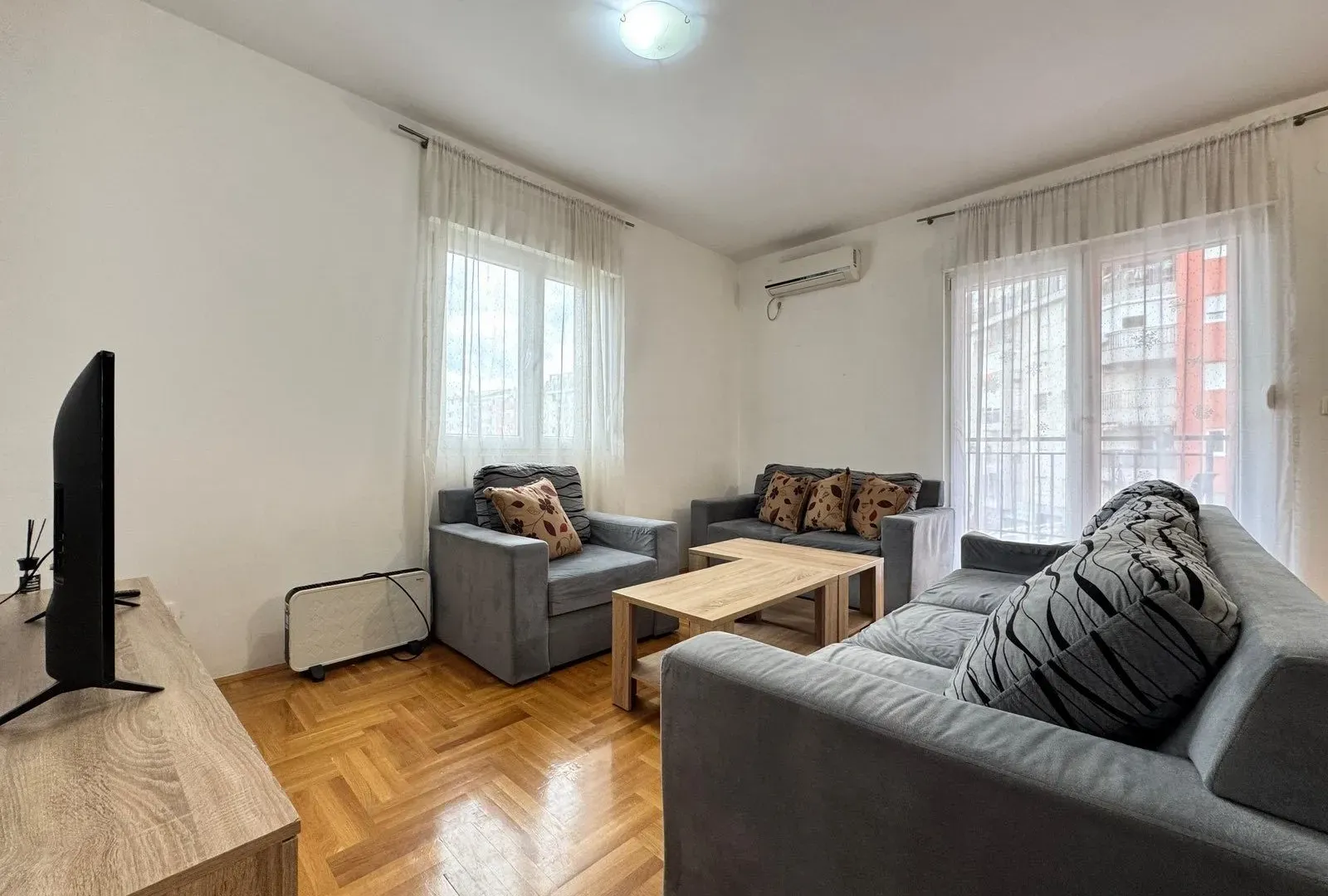 Izdavanje, trosoban stan, 86m², Stari Aerodrom, Podgorica