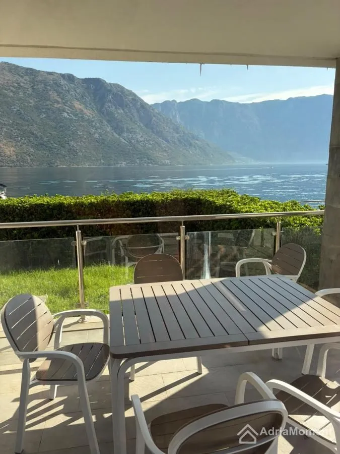 Sale, two bedroom apartment, 78m², Stoliv, Kotor