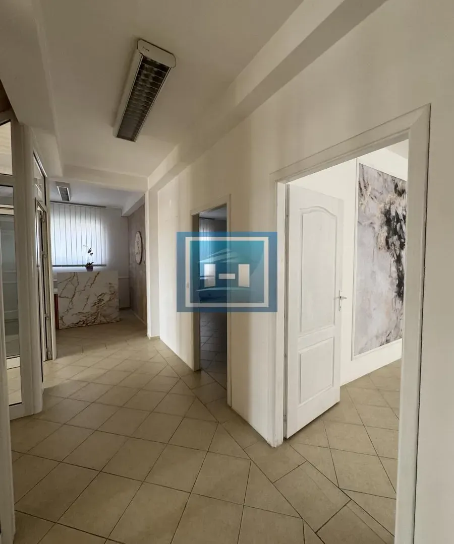 Rent, office space, 110m², Ćuprija, Srbija