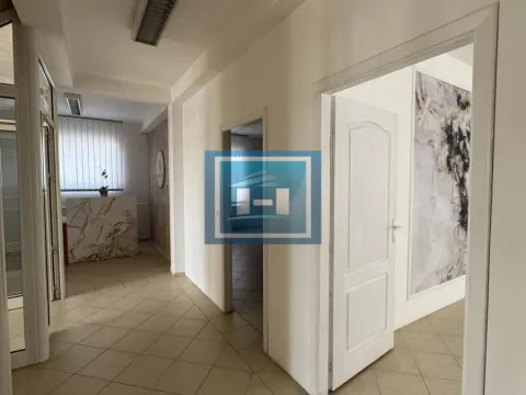 Izdavanje, poslovni prostor, 110m², Ćuprija, Srbija - image 4