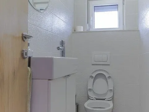 Izdavanje, kuća, 210m², Gornja Gorica, Podgorica - image 10