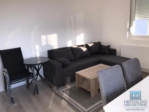 Izdavanje, trosoban stan, 56m², Centar, Jagodina - image 2