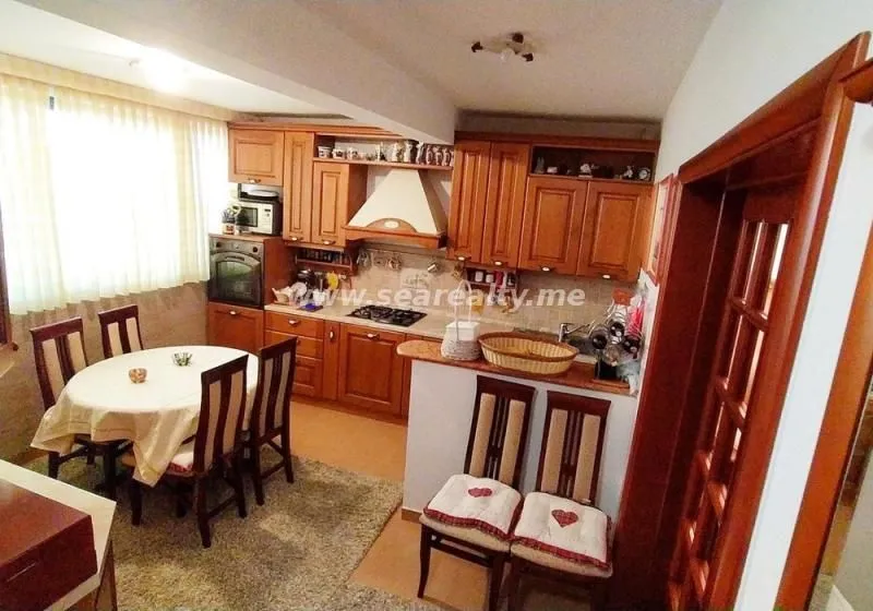 Sale, two bedroom apartment, 95m², Sveti Stefan, Budva