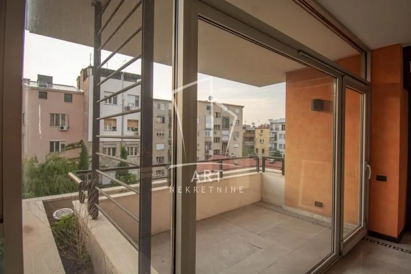 Sale, four bedroom apartment, 150m², Kalenić Pijaca, Vračar Sve Podlokacije