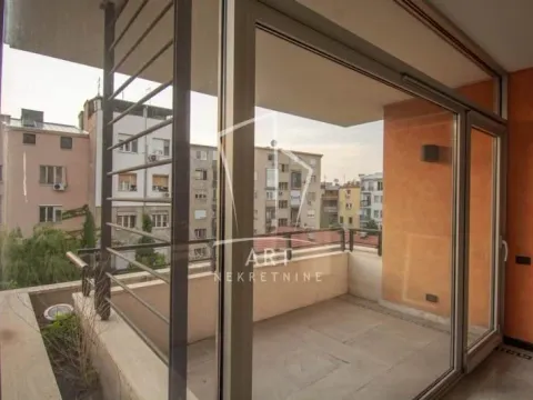 Sale, four bedroom apartment, 150m², Kalenić Pijaca, Vračar Sve Podlokacije - image 8