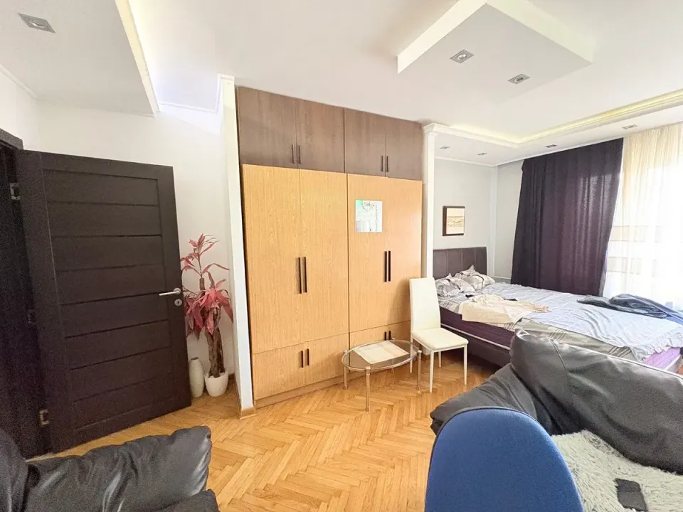 Rent, three bedroom apartment, 44m², Kalenić Pijaca, Vračar Sve Podlokacije