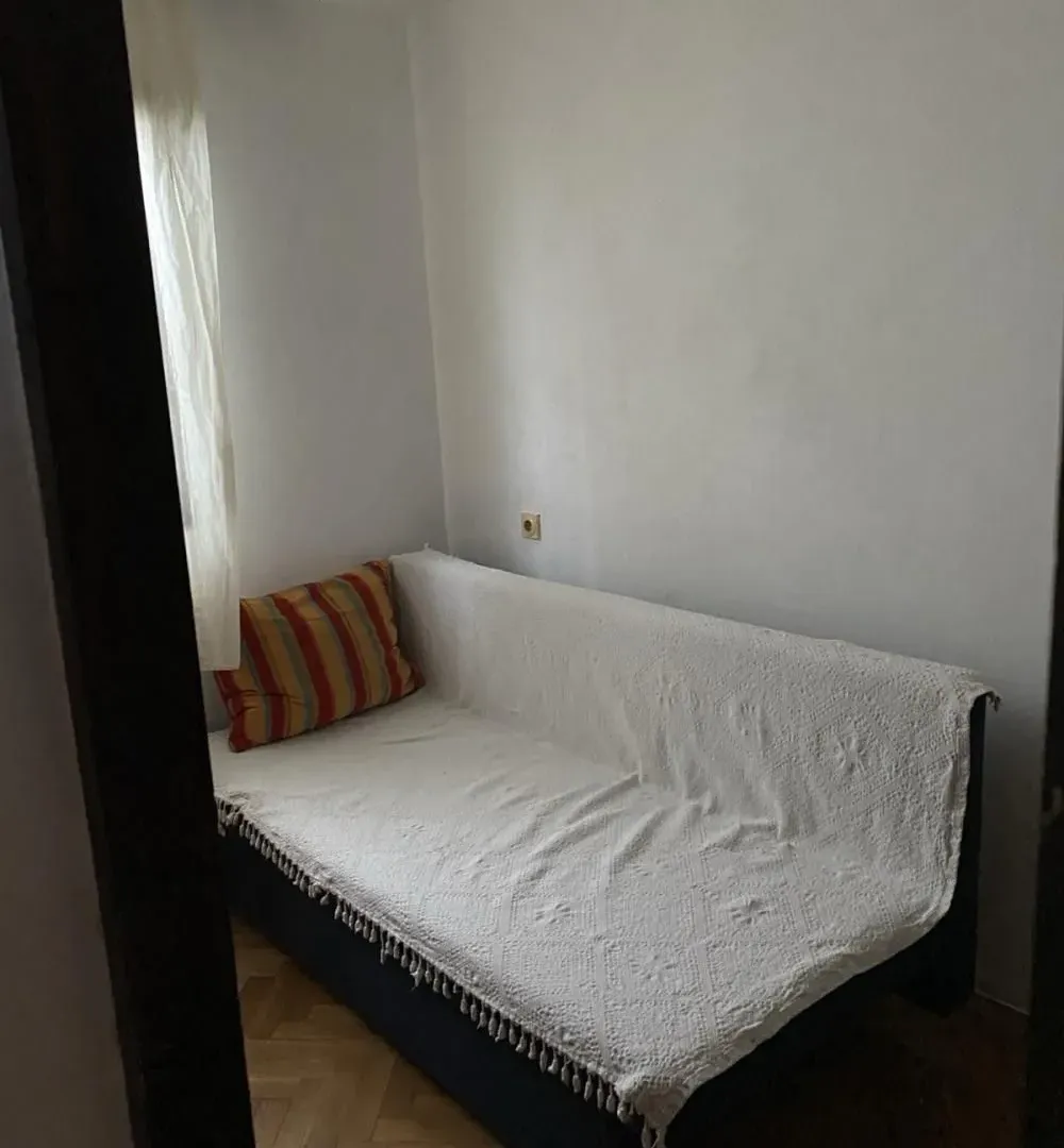 Izdavanje, kuća, 83m², Čukarica, Beograd