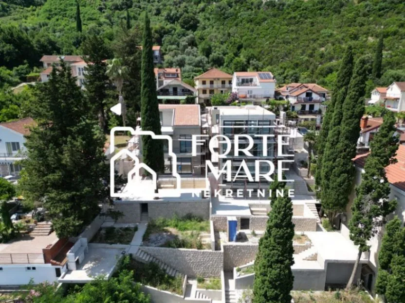 Prodaja, kuća, 222m², Njivice, Herceg Novi