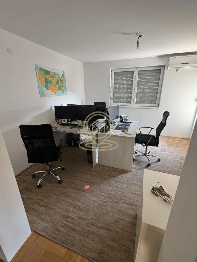 Prodaja, trosoban stan, 70m², Pantelej, Niš