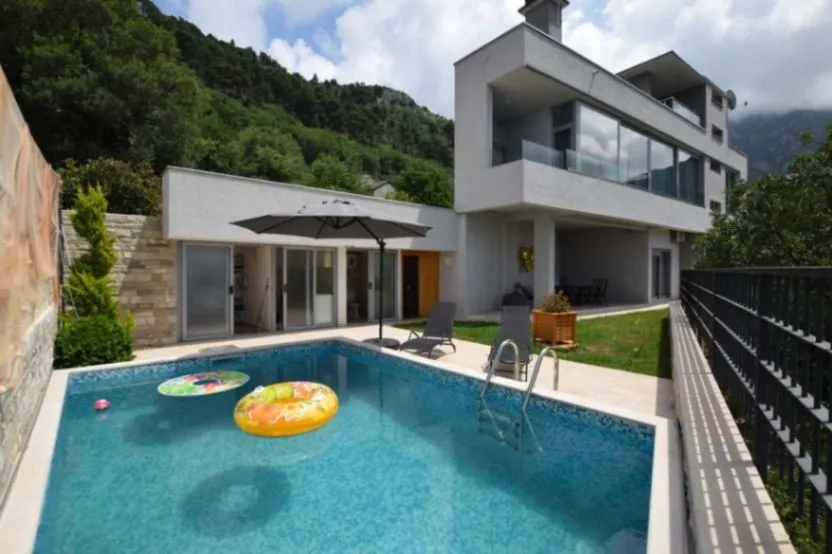 Prodaja, kuća, 220m², Kavač, Kotor