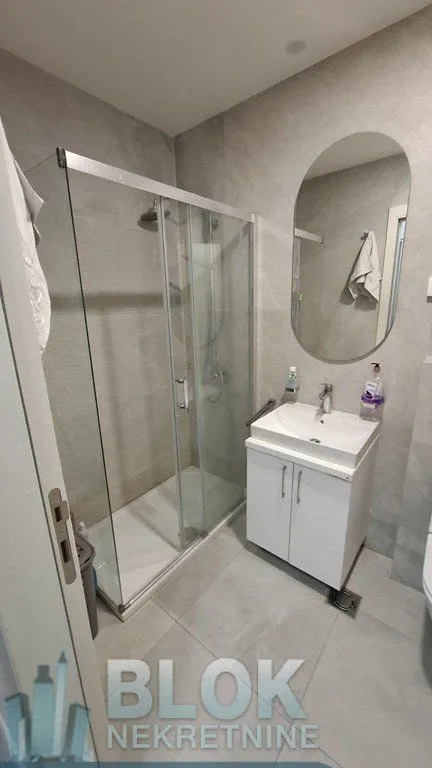 Izdavanje, jednosoban stan, 50m², Central Point, Podgorica