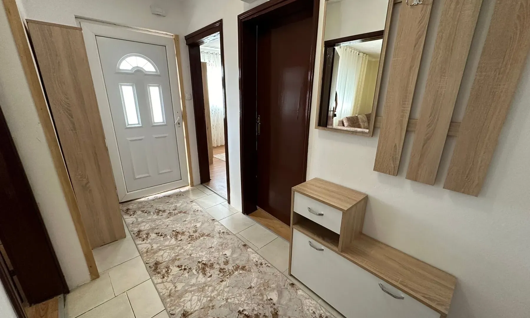 Izdavanje, dvosoban stan, 60m², 1 maj, Podgorica