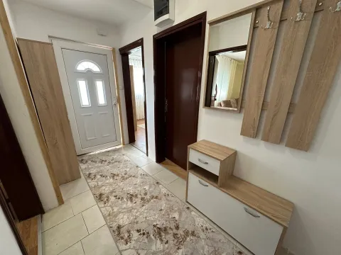 Izdavanje, dvosoban stan, 60m², 1 maj, Podgorica - image 2