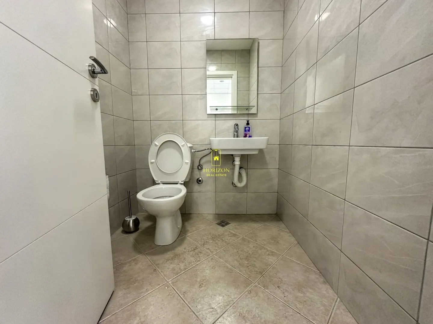 Rent, office space, 100m², Stari Aerodrom, Podgorica