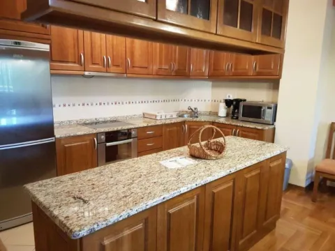 Izdavanje, trosoban stan, 90m², Velji Vinogradi, Budva - image 8