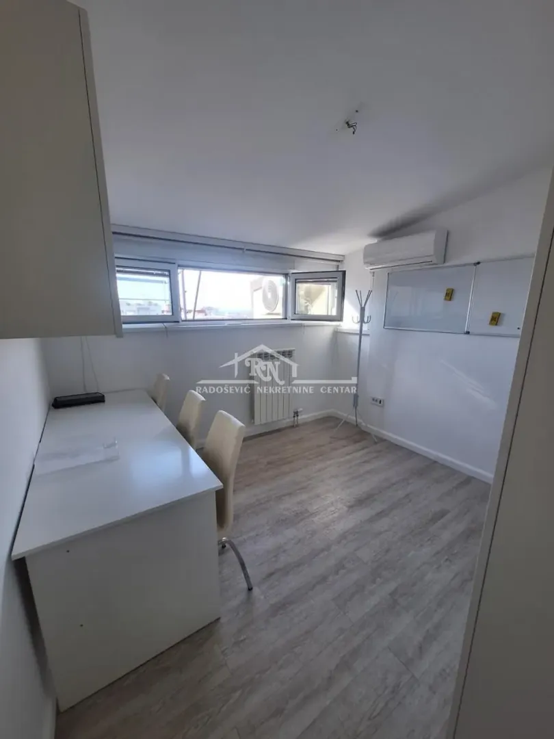 Prodaja, četvorosoban stan, 118m², Đeram Pijaca, Beograd