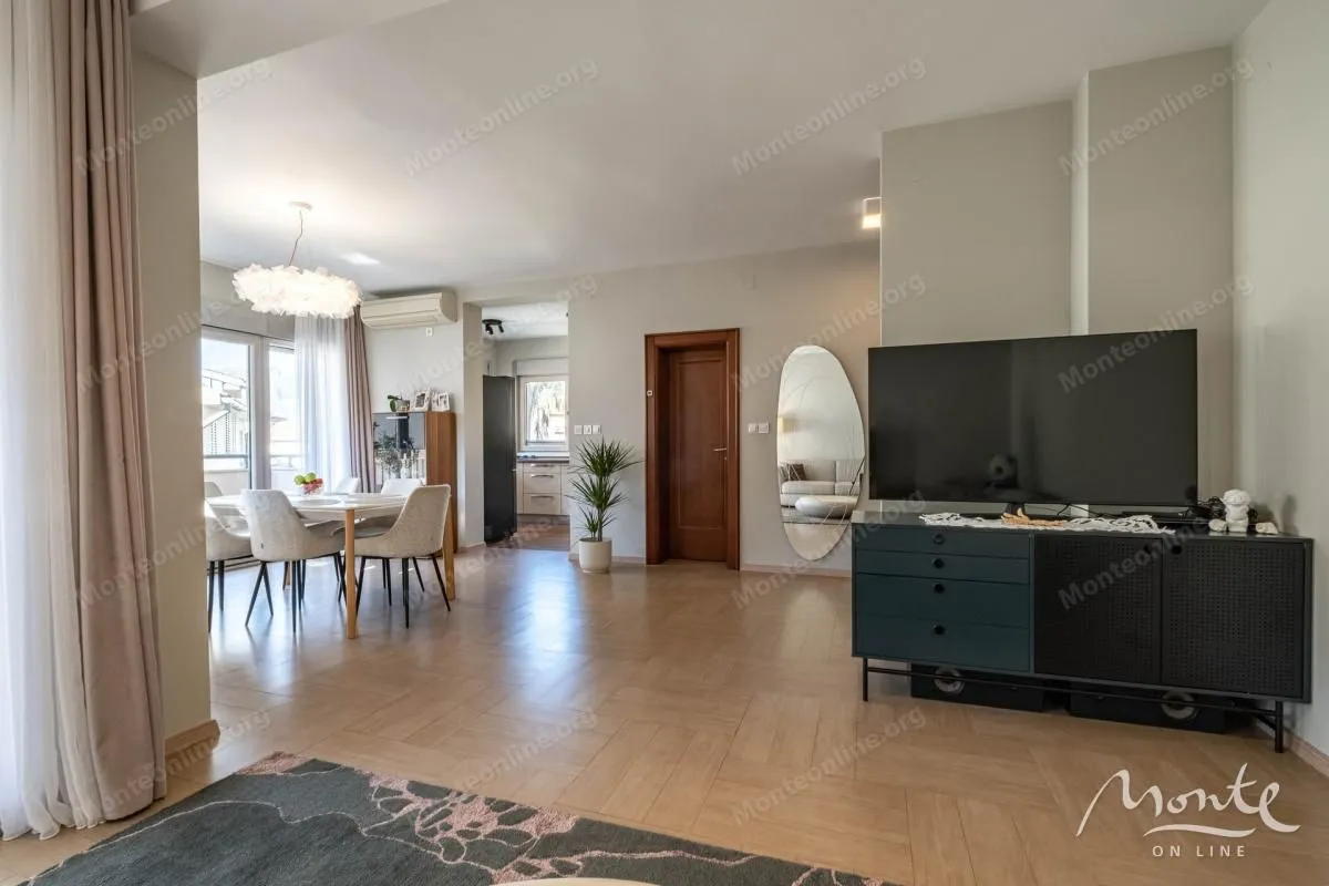 Prodaja, trosoban stan, 114m², Dobrota, Kotor