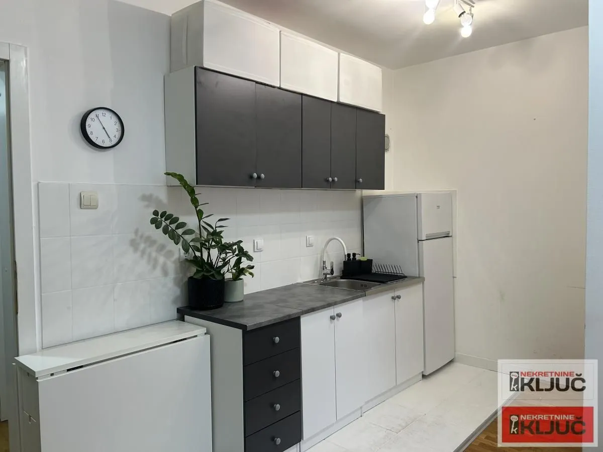 Prodaja, jednosoban stan, 28m², Centar, Novi Sad