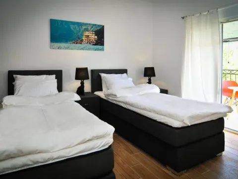 Izdavanje, dvosoban stan, 95m², Mrčevac, Tivat - image 4