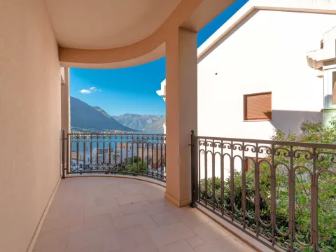 Prodaja, dvosoban stan, 106m², Dobrota, Kotor - image 12