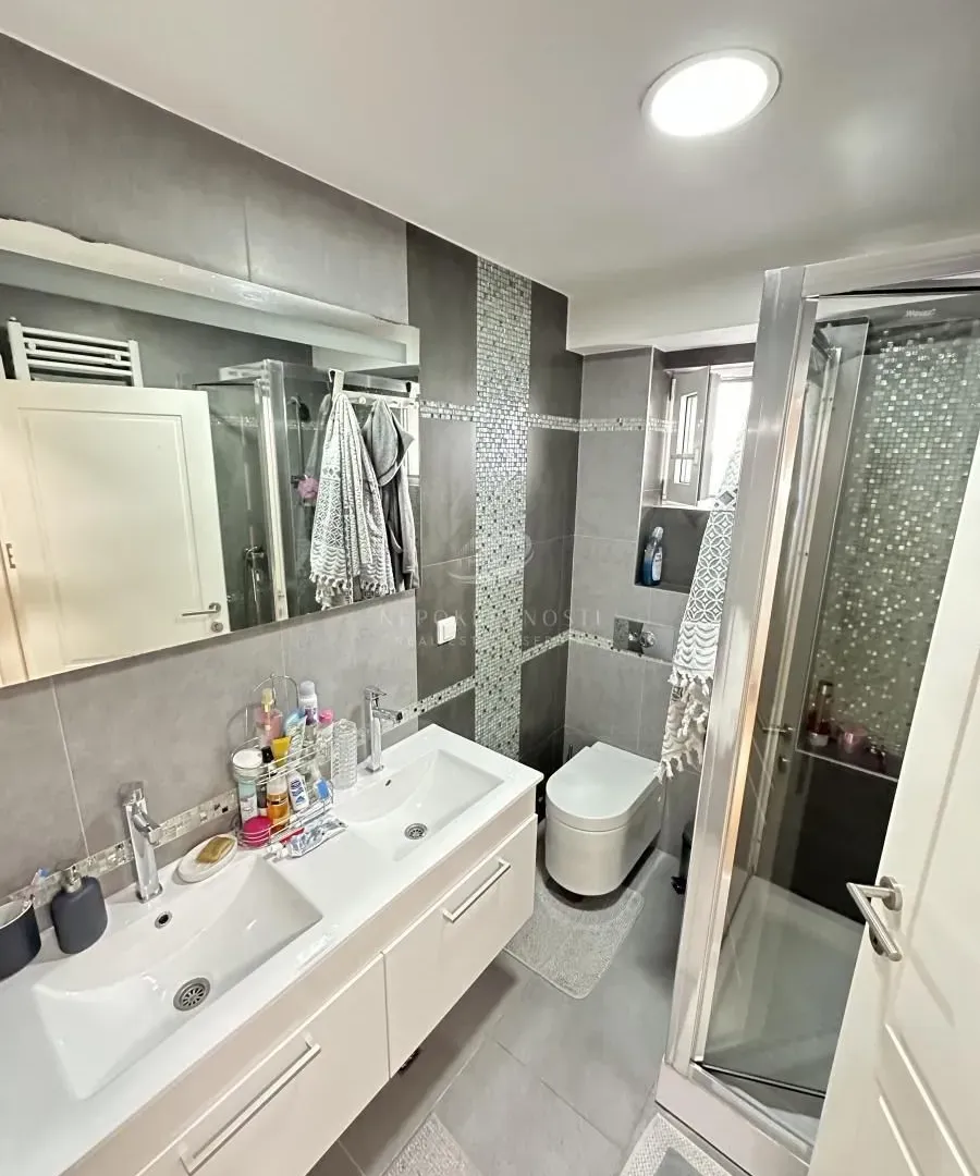 Sale, house, 300m², Lekino Brdo, Voždovac Sve Podlokacije