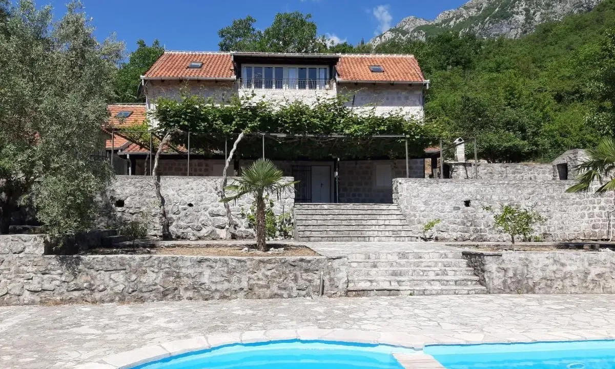 Sale, house, 260m², Morinj, Kotor