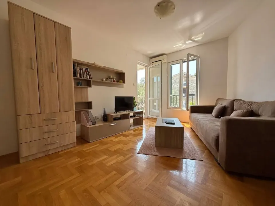 Rent, two bedroom apartment, 60m², Bečići, Budva