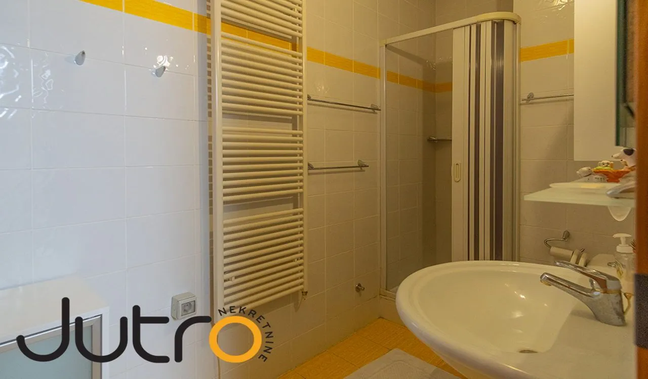 Prodaja, četvorosoban stan, 280m², Preko Morače, Podgorica