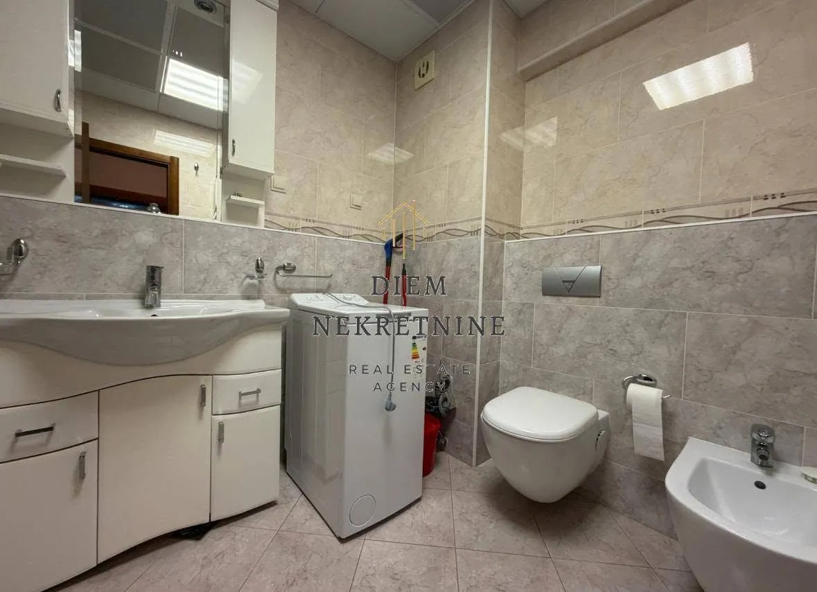 Prodaja, jednosoban stan, 65m², Centar, Bar
