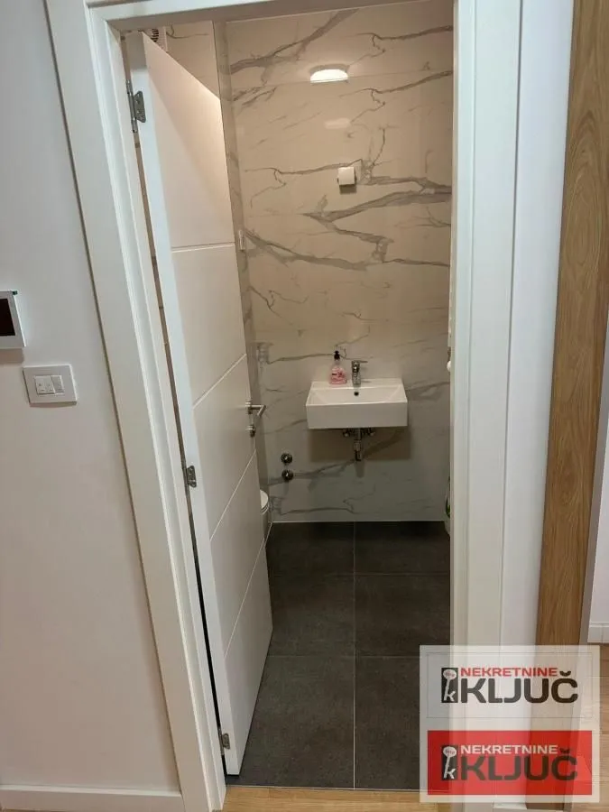 Izdavanje, jednosoban stan, 40m², Novo naselje, Novi Sad