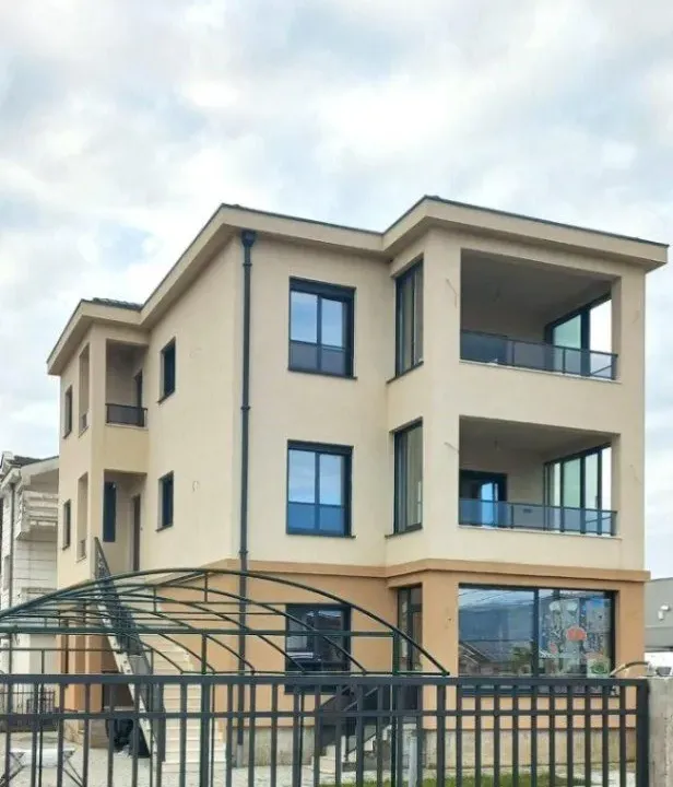 Prodaja, kuća, 270m², Gornja Gorica, Podgorica