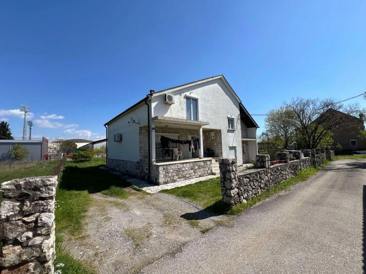 Prodaja, kuća, 375m², Donja Gorica, Podgorica