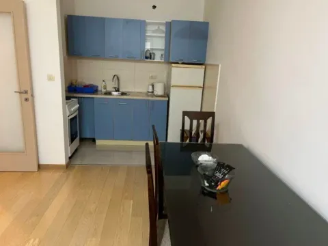 Izdavanje, jednosoban stan, 47m², City Kvart, Podgorica - image 2