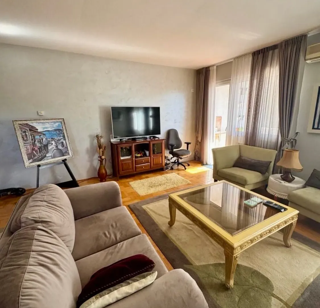 Izdavanje, trosoban stan, 115m², Gorica C, Podgorica