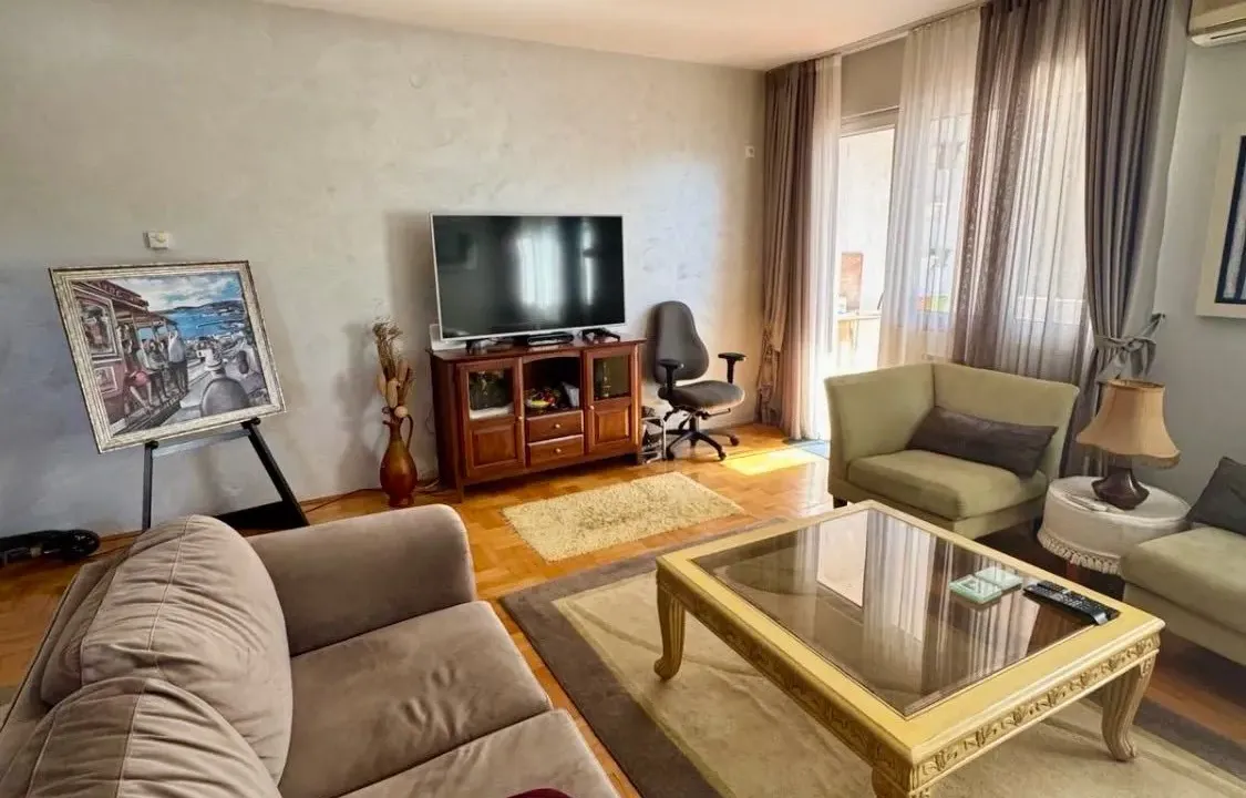 Izdavanje, trosoban stan, 115m², Gorica C, Podgorica