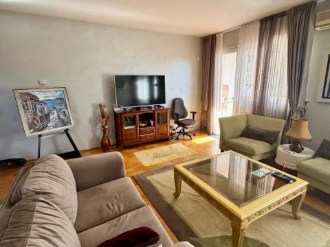 Izdavanje, trosoban stan, 115m², Gorica C, Podgorica - image 1