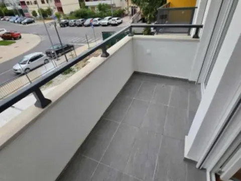 Prodaja, jednosoban stan, 45m², Pobrežje, Podgorica - image 9