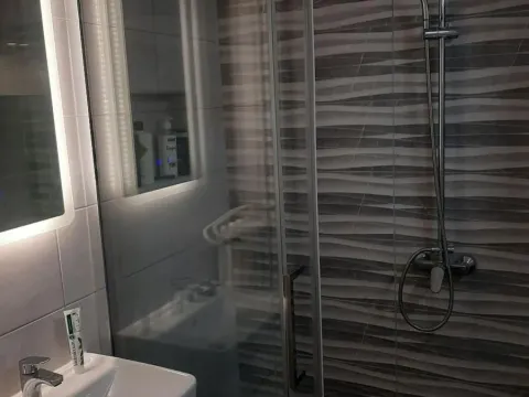 Izdavanje, dvosoban stan, 54m², Centar, Niš - image 13