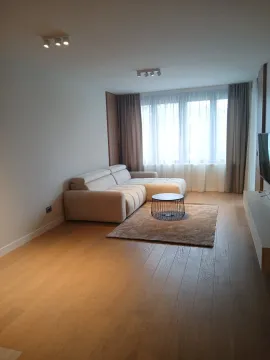 Dnevna soba sa ugaonom garniturom, stočićem i TV komodom. - image 3