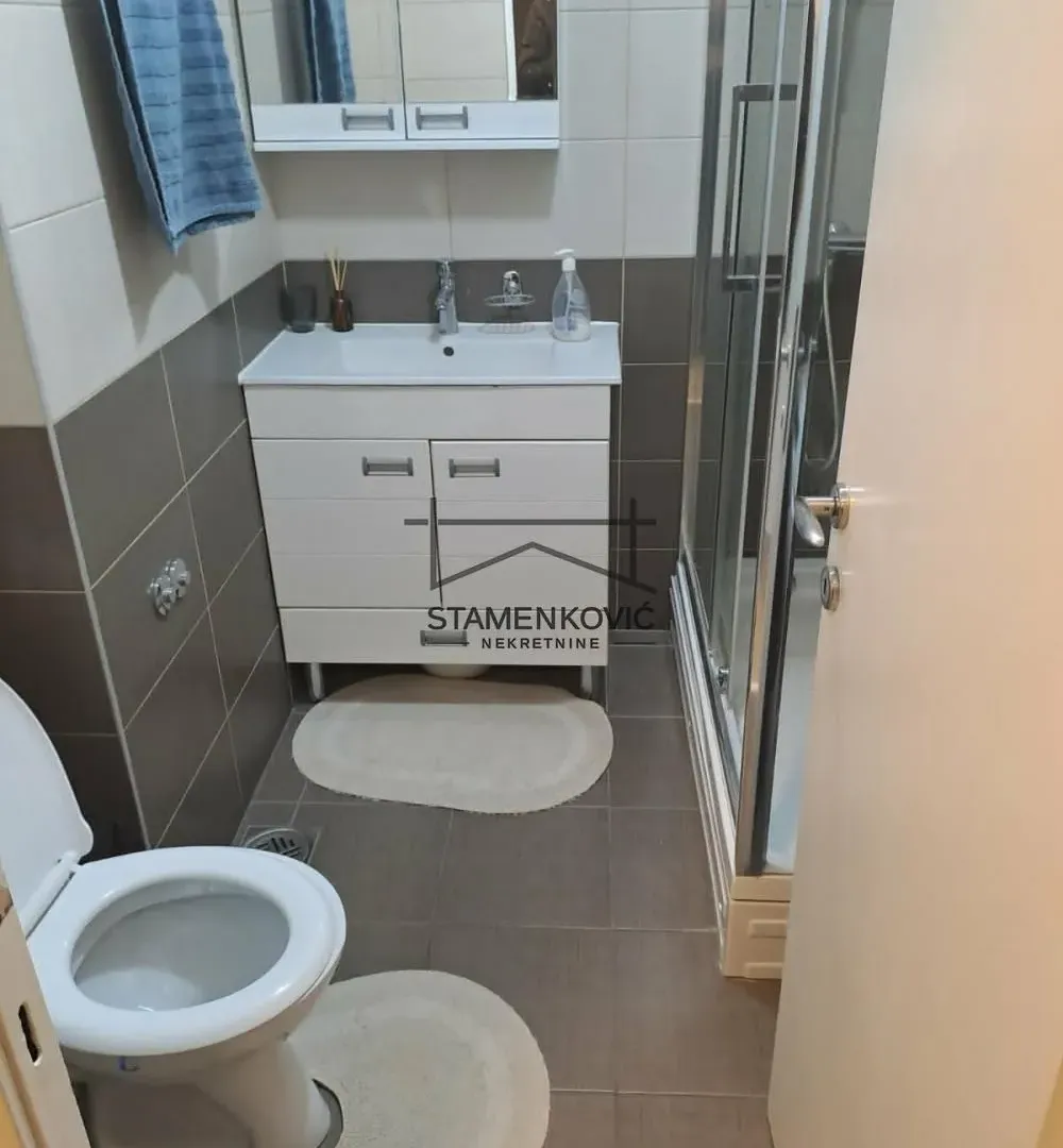 Prodaja, trosoban stan, 500m², Novo naselje, Novi Sad